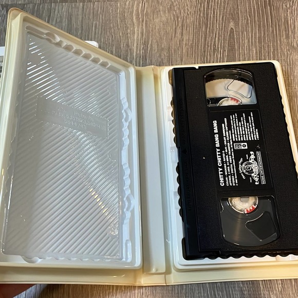 Secret Garden & Chitty Chitty Bang Bang, clamshell, VHS, bundle - Picture 4 of 4